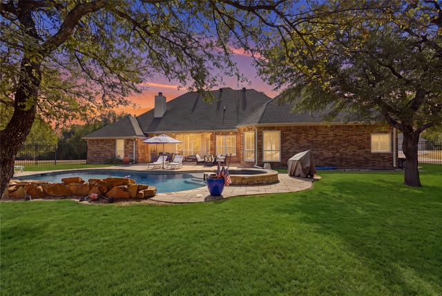 199 Deer Creek Drive, Aledo, TX 76008