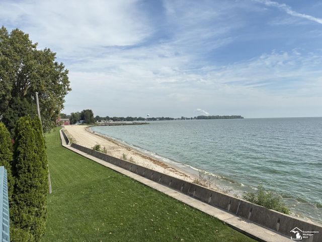 4358 10th Street, Luna Pier, MI 48157
