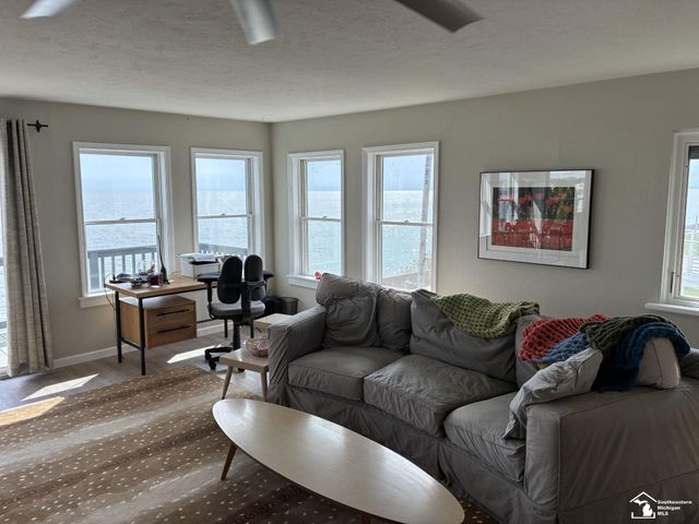 4358 10th Street, Luna Pier, MI 48157