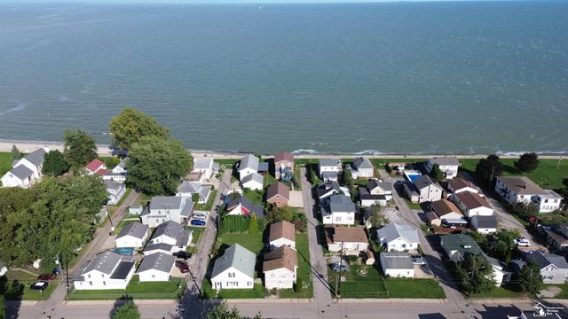 4358 10th Street, Luna Pier, MI 48157