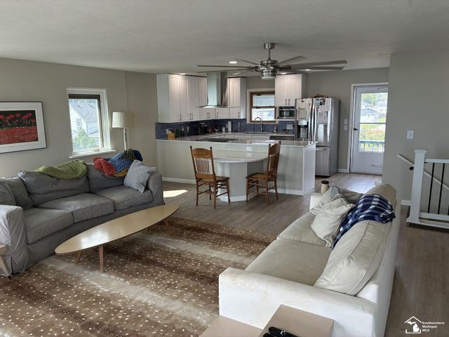 4358 10th Street, Luna Pier, MI 48157