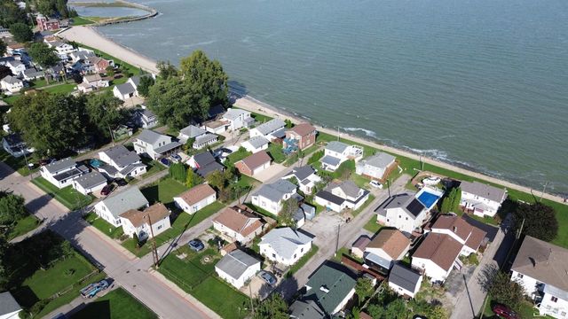 4358 10th Street, Luna Pier, MI 48157