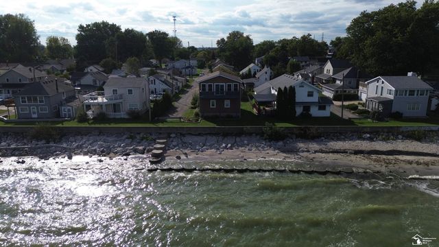 4358 10th Street, Luna Pier, MI 48157