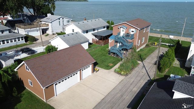 4358 10th Street, Luna Pier, MI 48157