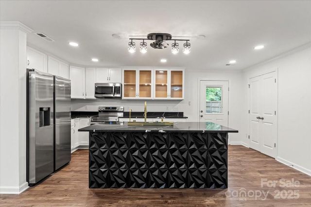 704 W Border Street, Dallas, NC 28034