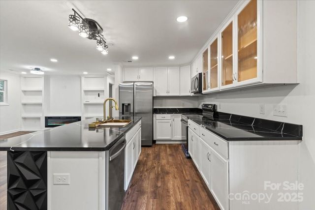 704 W Border Street, Dallas, NC 28034