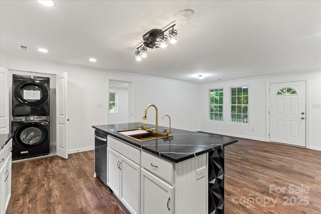 704 W Border Street, Dallas, NC 28034