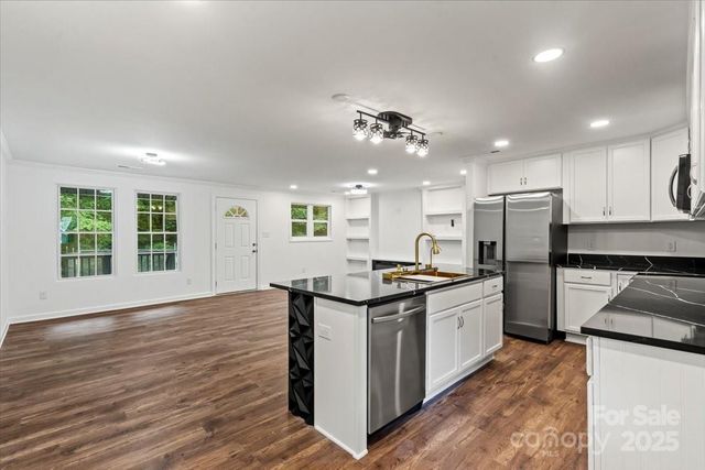 704 W Border Street, Dallas, NC 28034