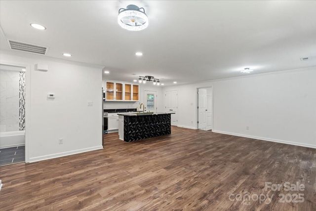 704 W Border Street, Dallas, NC 28034
