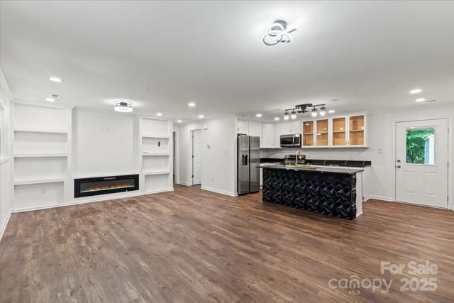 704 W Border Street, Dallas, NC 28034
