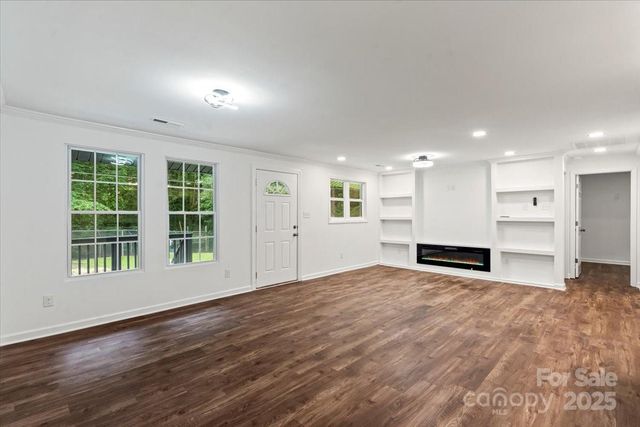 704 W Border Street, Dallas, NC 28034