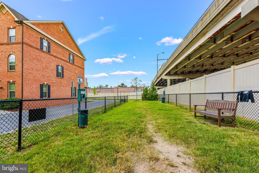 102 S NEWKIRK ST, Baltimore, MD 21224