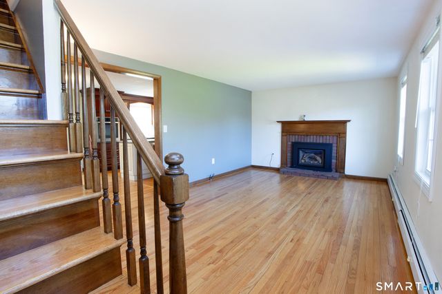 172 Weymouth Road, Enfield, CT 06082