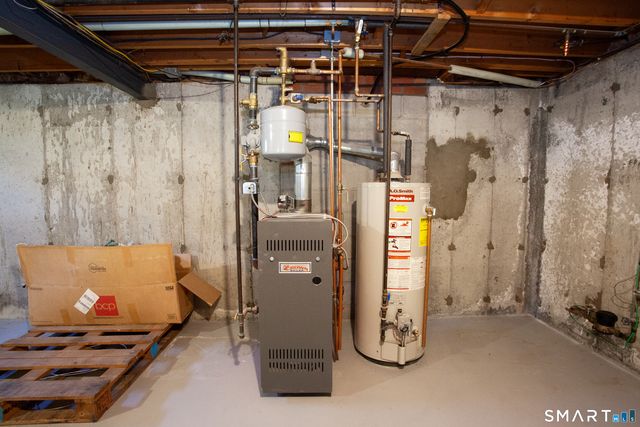 172 Weymouth Road, Enfield, CT 06082