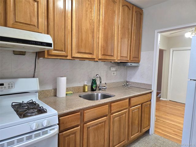 138-18 28th Road 2F, Flushing, NY 11354