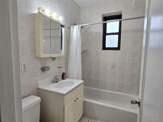 138-18 28th Road 2F, Flushing, NY 11354