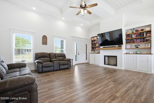 125 S Sunshine Dr, Shepherdsville, KY 40165