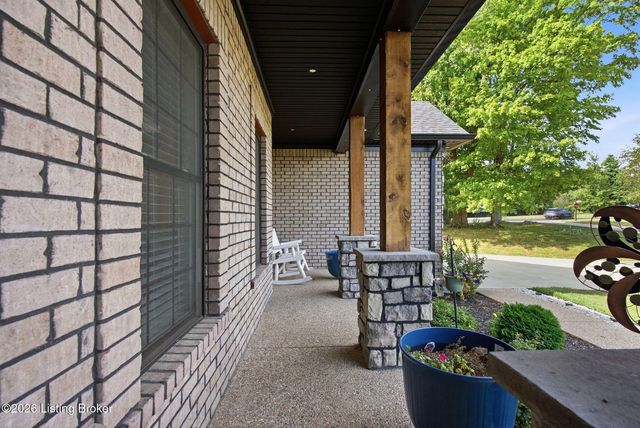 125 S Sunshine Dr, Shepherdsville, KY 40165