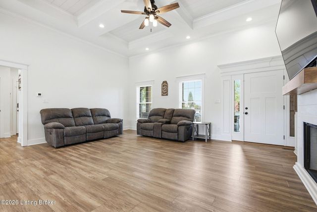 125 S Sunshine Dr, Shepherdsville, KY 40165