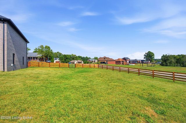 125 S Sunshine Dr, Shepherdsville, KY 40165