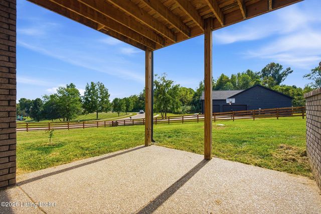 125 S Sunshine Dr, Shepherdsville, KY 40165