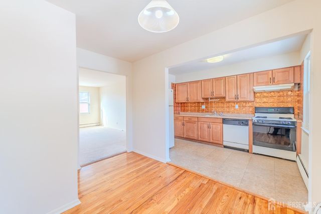 21 York Drive 3B, Edison, NJ 08817