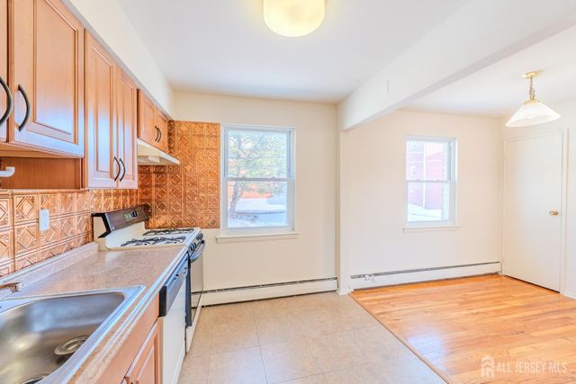 21 York Drive 3B, Edison, NJ 08817