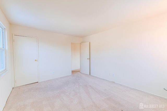 21 York Drive 3B, Edison, NJ 08817