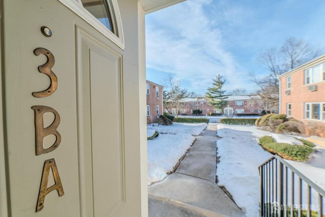 21 York Drive 3B, Edison, NJ 08817