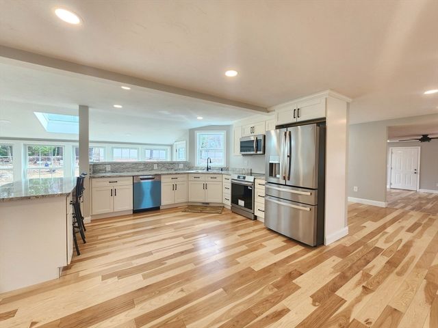 226 W Main St, Westborough, MA 01581