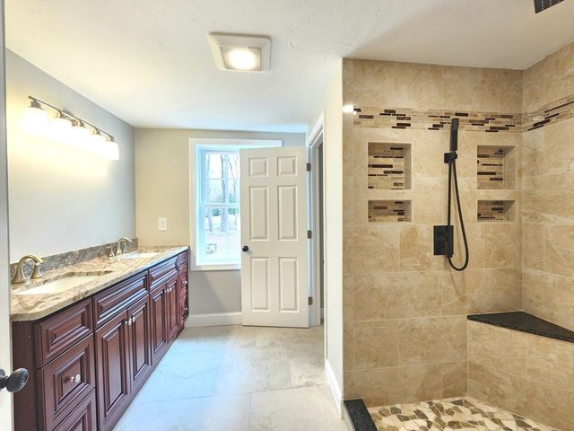 226 W Main St, Westborough, MA 01581