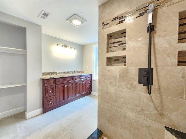 226 W Main St, Westborough, MA 01581