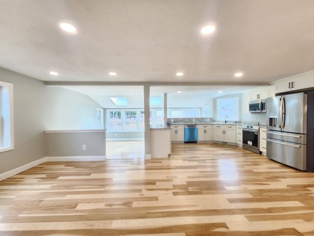 226 W Main St, Westborough, MA 01581