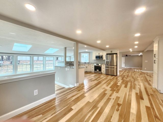 226 W Main St, Westborough, MA 01581