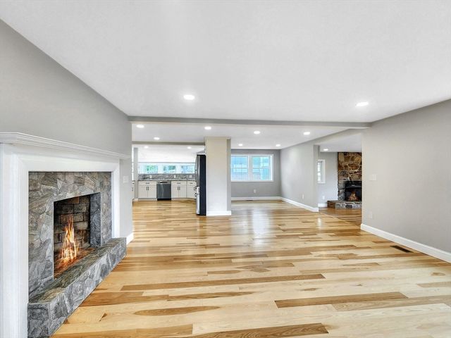 226 W Main St, Westborough, MA 01581