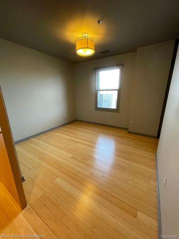 510 N Main St 510, Royal Oak, MI 48067
