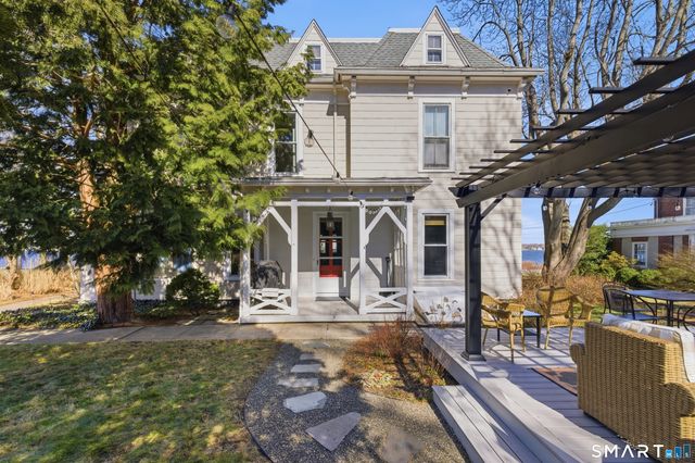 597 Pequot Avenue, New London, CT 06320