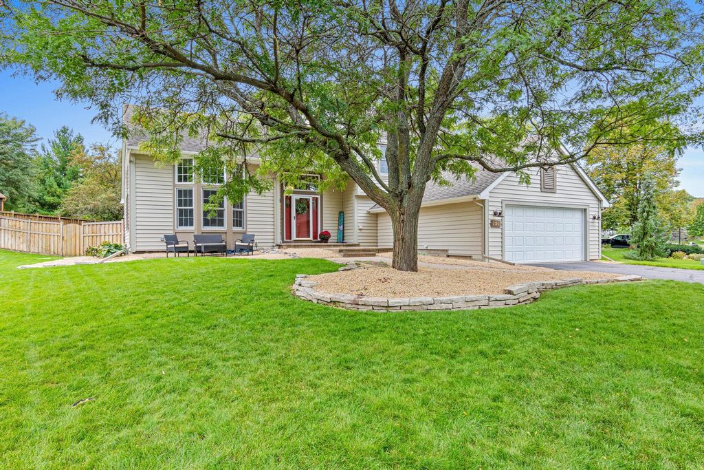 726 Camberwell Drive, Eagan, MN 55123 — photo 3
