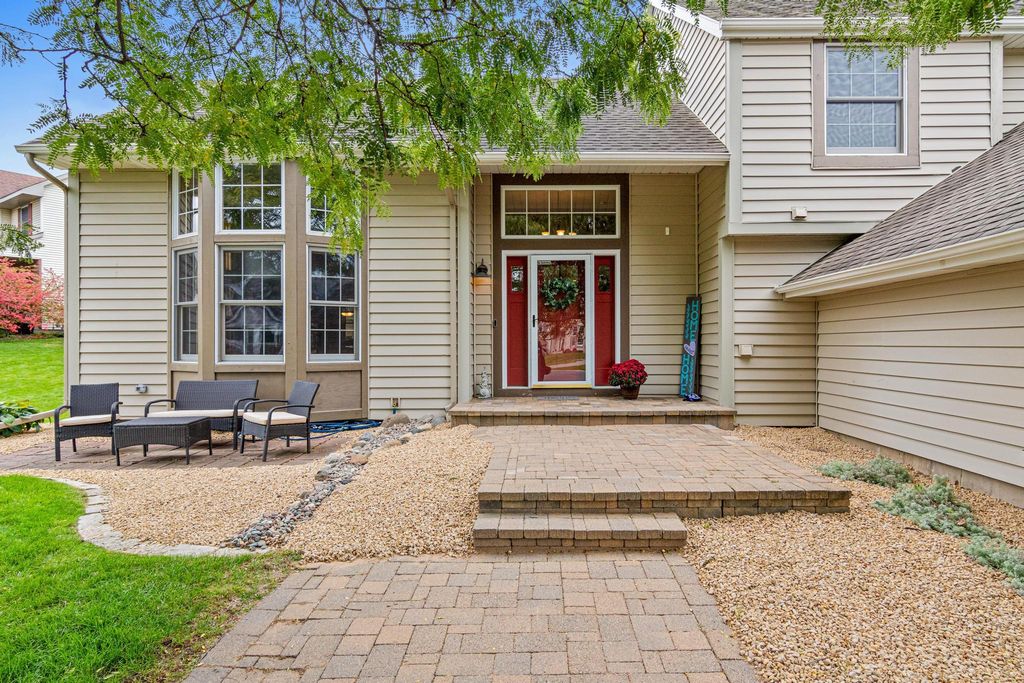 726 Camberwell Drive, Eagan, MN 55123 — photo 5