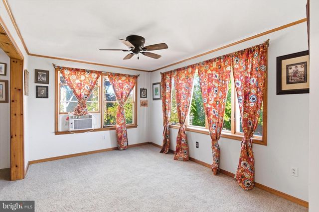 2 NORTHEAST DR, Manahawkin, NJ 08050