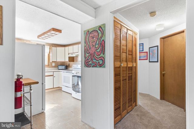 2 NORTHEAST DR, Manahawkin, NJ 08050