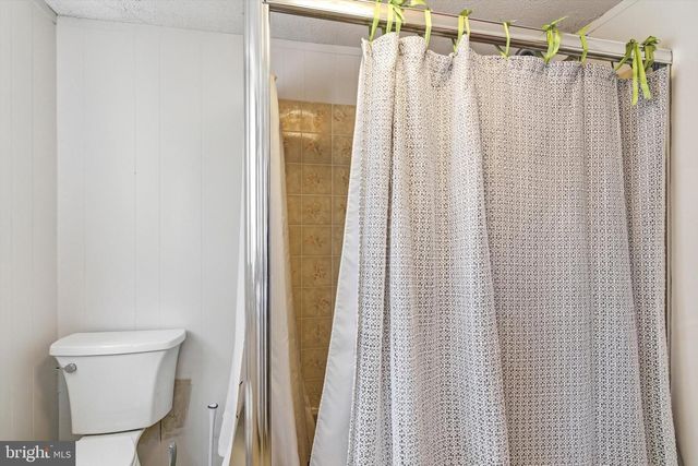 2 NORTHEAST DR, Manahawkin, NJ 08050