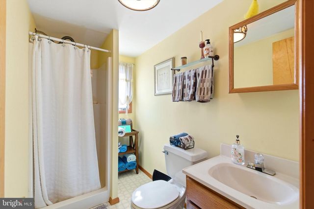 2 NORTHEAST DR, Manahawkin, NJ 08050