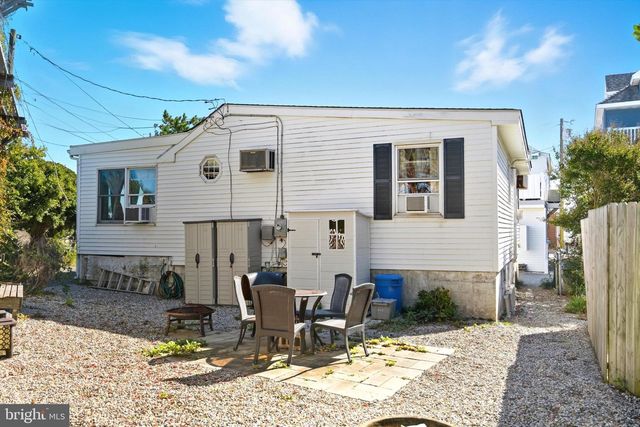 2 NORTHEAST DR, Manahawkin, NJ 08050