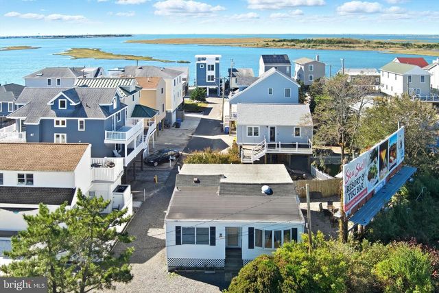 2 NORTHEAST DR, Manahawkin, NJ 08050