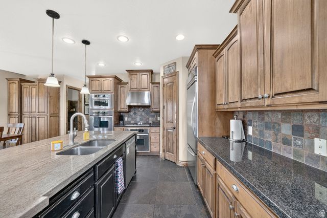 1043 E MACH SCHNELL DR, Sandy, UT 84094