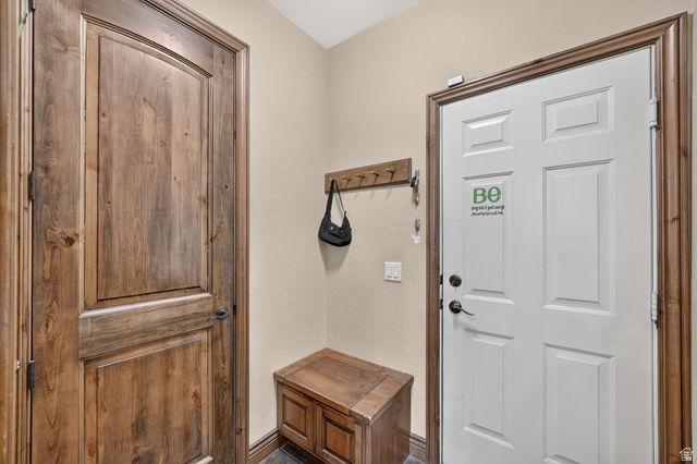 1043 E MACH SCHNELL DR, Sandy, UT 84094