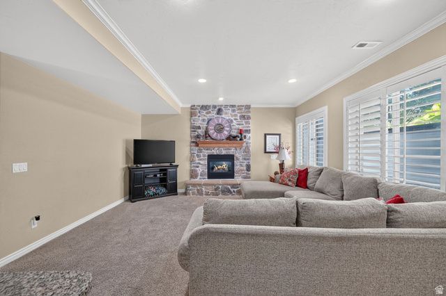 1043 E MACH SCHNELL DR, Sandy, UT 84094