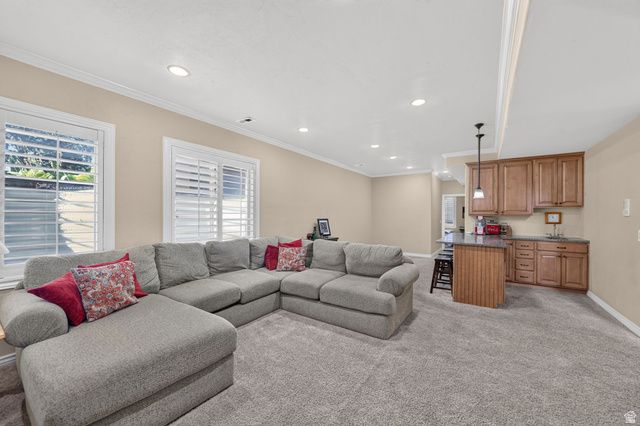 1043 E MACH SCHNELL DR, Sandy, UT 84094