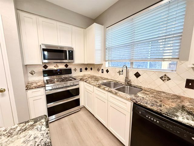 2915 Veva Drive, Pearland, TX 77584